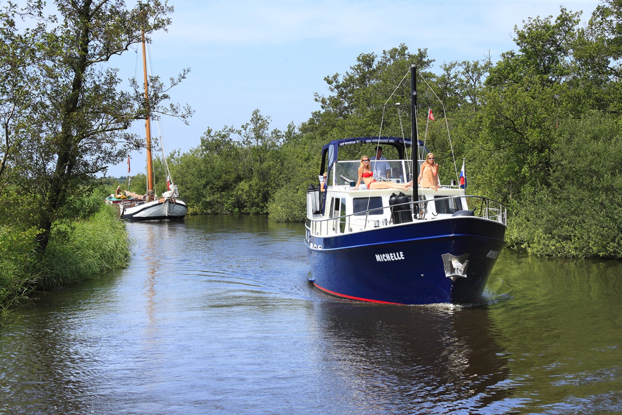 Cruise the narrow rivers