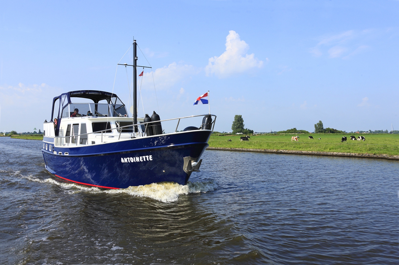  Sail along the beautiful Dutch landscapes